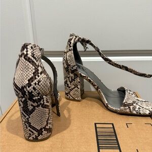 Stylish Block Heel Snake-Print Sandals